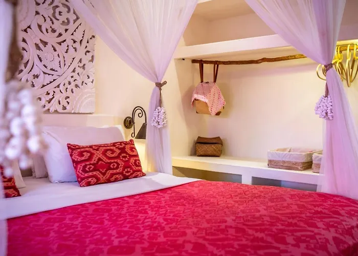 Hotel Pinkcoco - Constant Surprises & For Cool Adults Only 3*