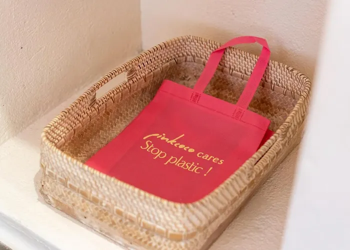 Pinkcoco - Constant Surprises & For Cool Adults Only ホテル