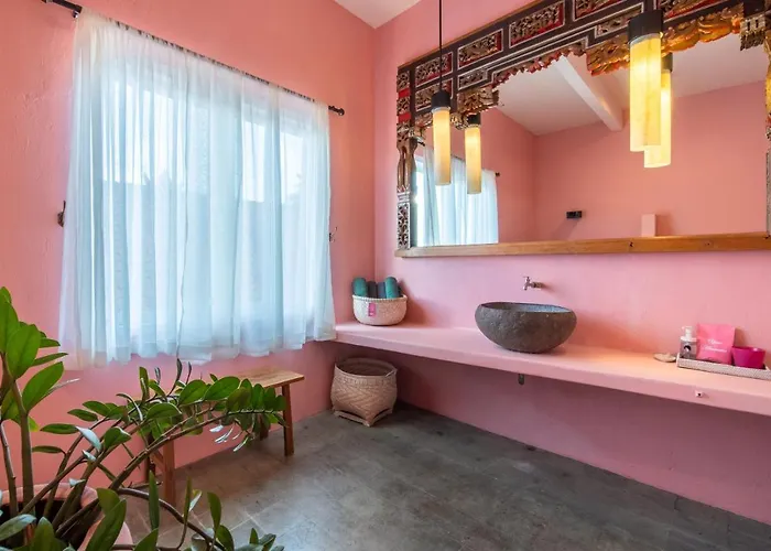 Pinkcoco - Constant Surprises & For Cool Adults Only فندق 3*