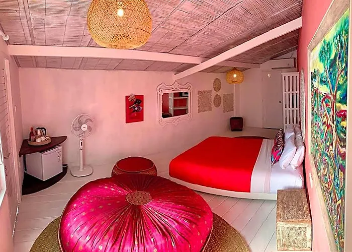 Pinkcoco - Constant Surprises & For Cool Adults Only ホテル 3*